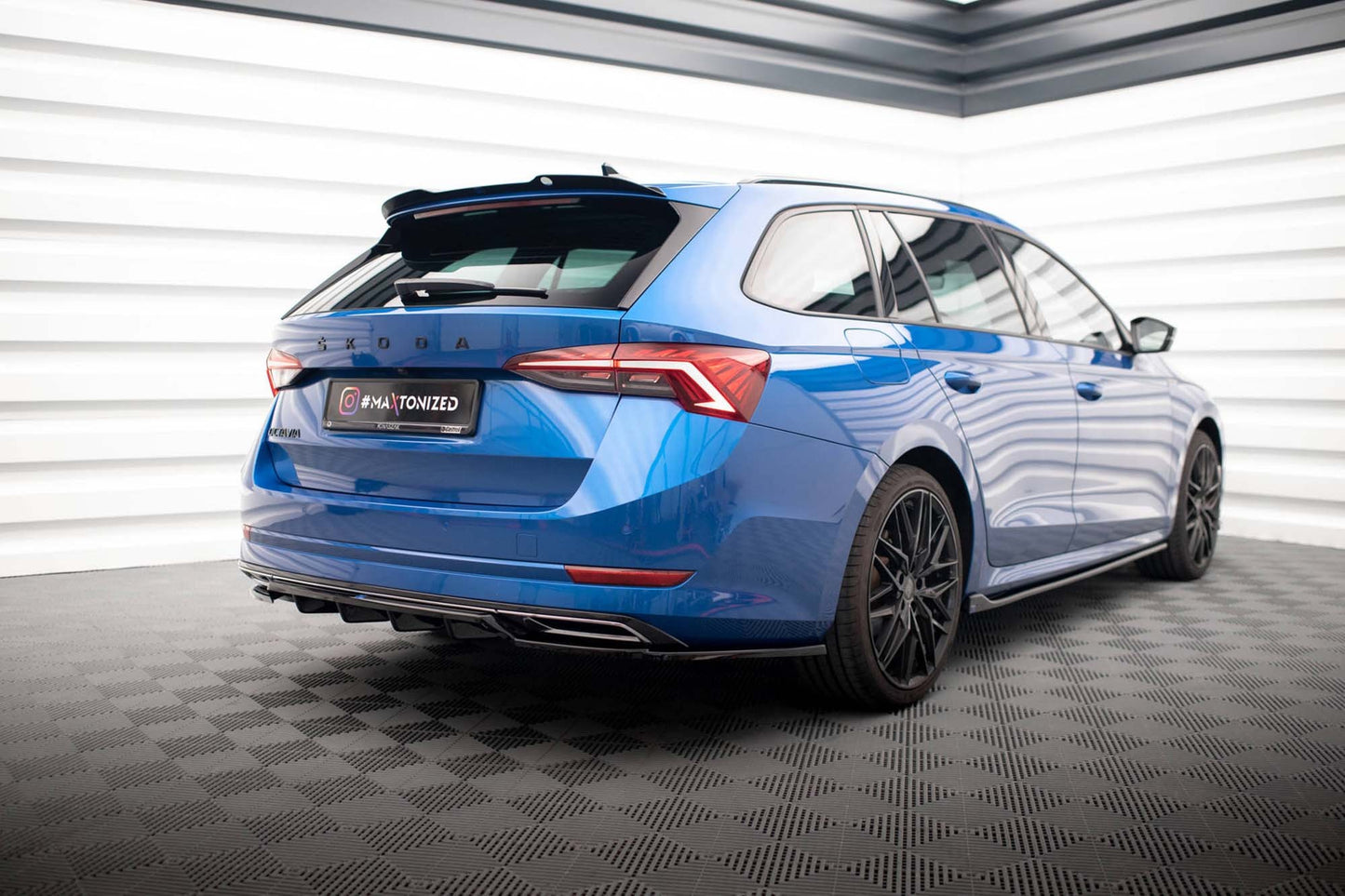 Spoiler bara spate Maxton Design pentru Skoda Octavia Sportline (dupa 2019), lac negru