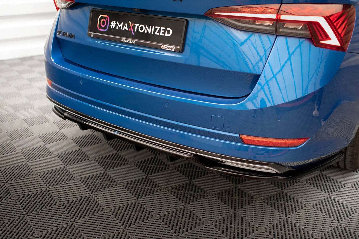 Spoiler bara spate Maxton Design pentru Skoda Octavia Sportline (dupa 2019), lac negru