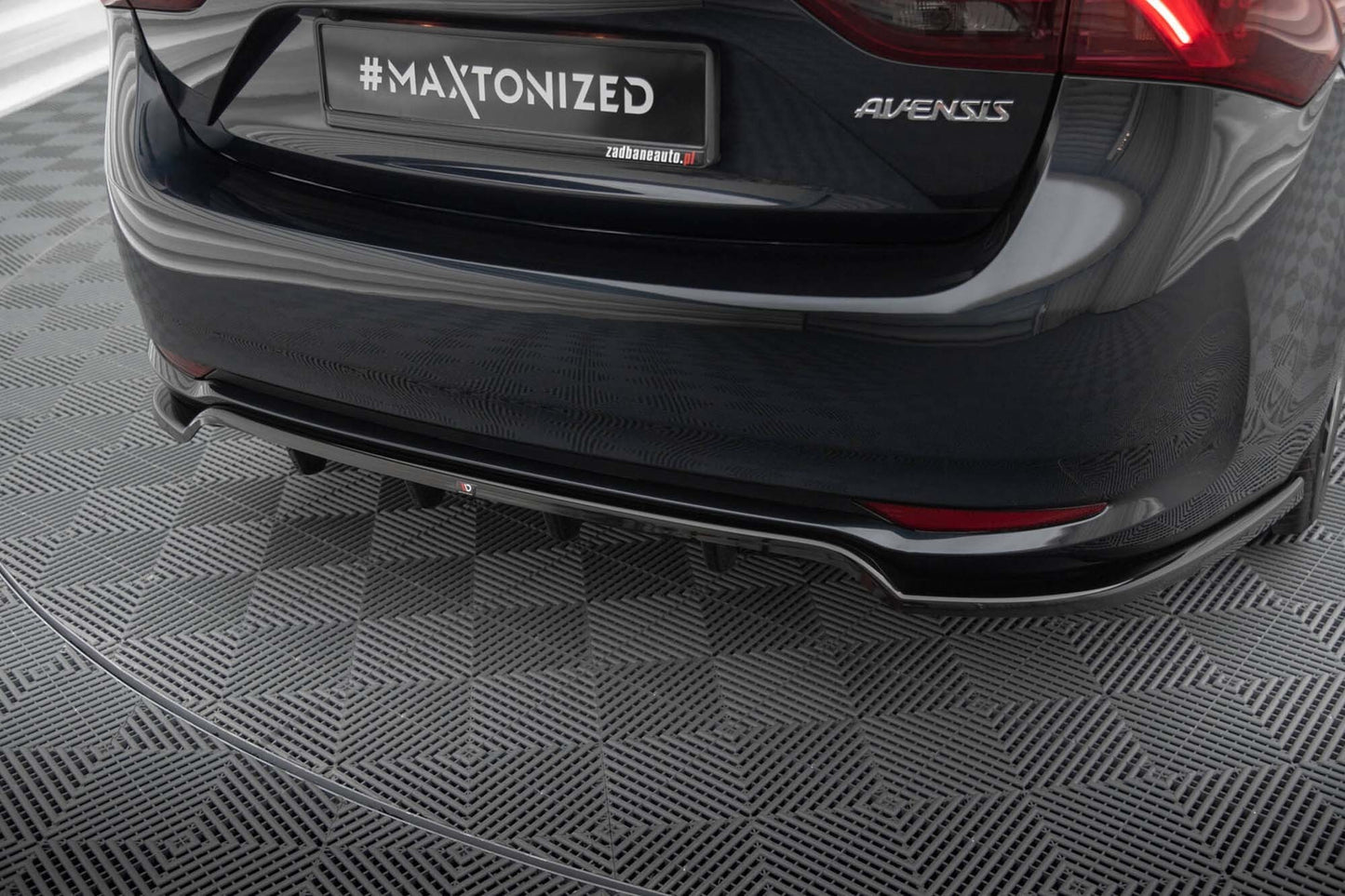 Maxton Design spoiler pentru bară spate Toyota Avensis sedan (2015-2018), negru lucios