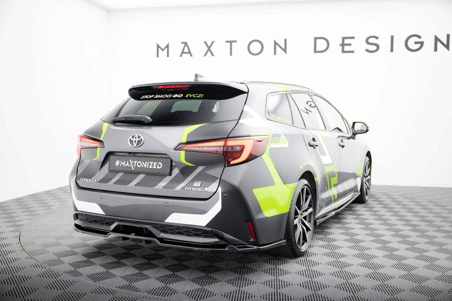 Maxton Design difuzor bară spate pentru Toyota Corolla GR Sport station wagon (2019-2023), negru lucios
