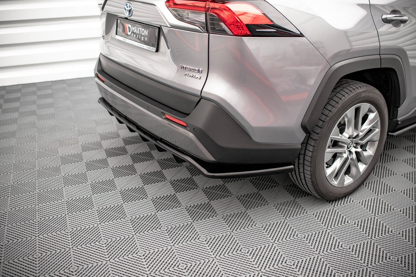 Spoiler bară spate Maxton Design pentru Toyota Rav4 (după 2019), lac negru