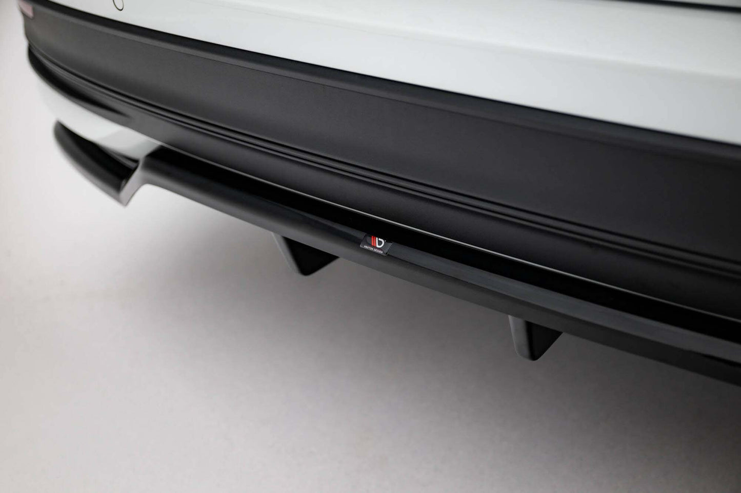 Spoiler Maxton Design pentru bara spate a VW Passat B9 (dupa 2024), lac negru