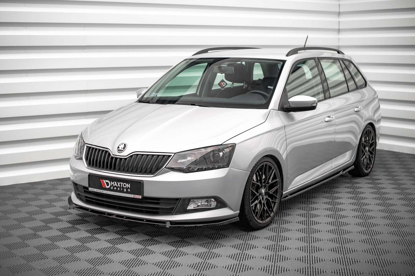 Spoiler Maxton Design versiunea 1 pentru bara față Skoda Fabia (2014-2019), lac negru