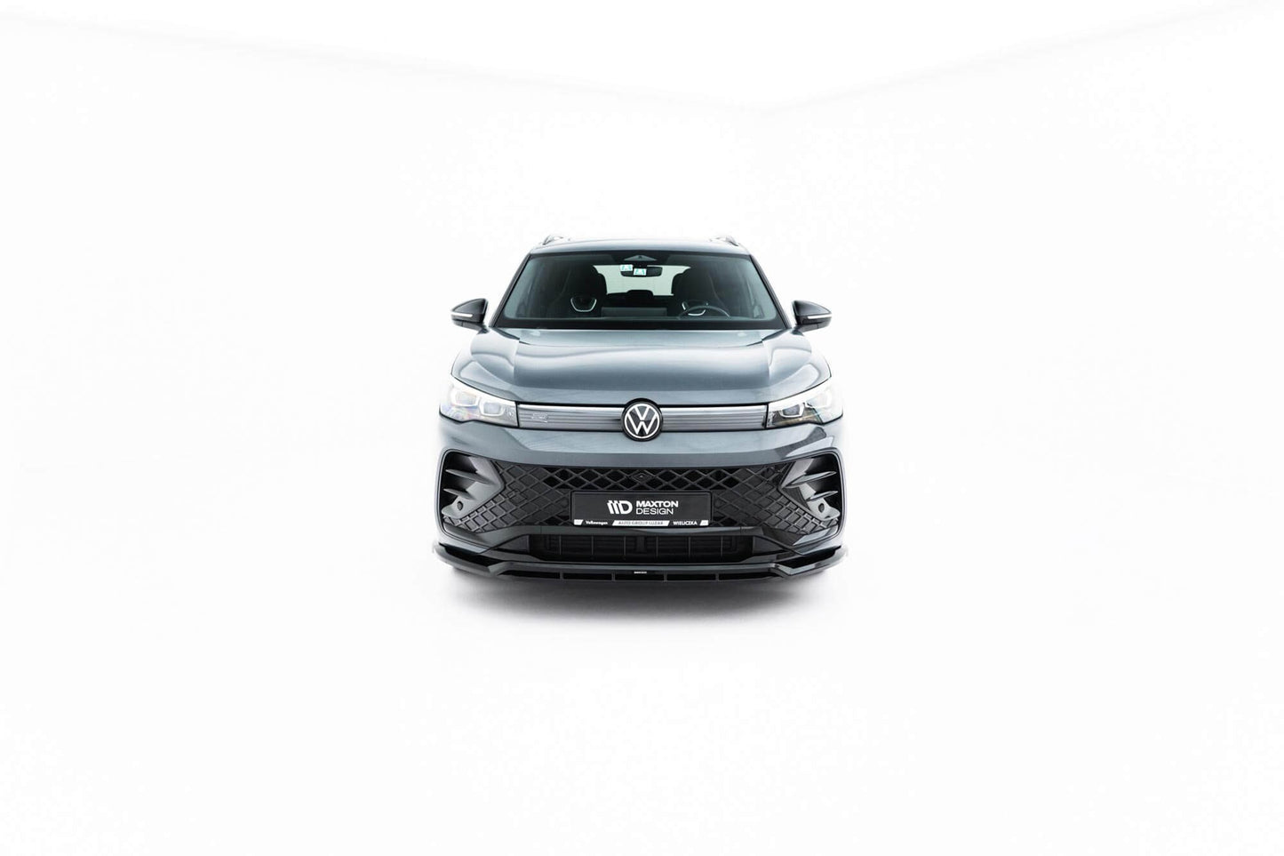 Spoiler Maxton Design versiunea 2 pentru bara fata R‑Line a VW Tiguan dupa 2024, negru lacuit