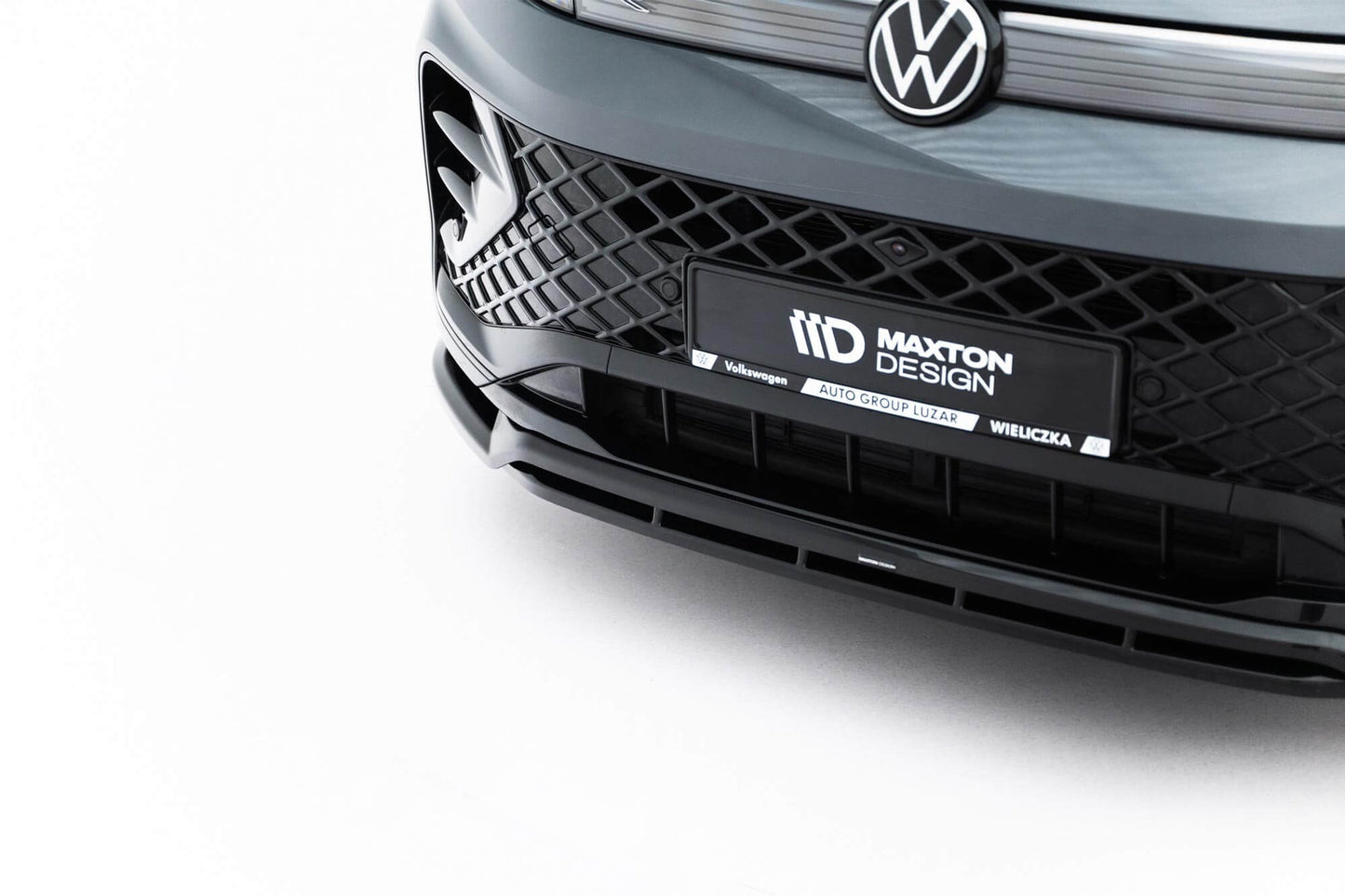 Spoiler Maxton Design versiunea 2 pentru bara fata R‑Line a VW Tiguan dupa 2024, negru lacuit