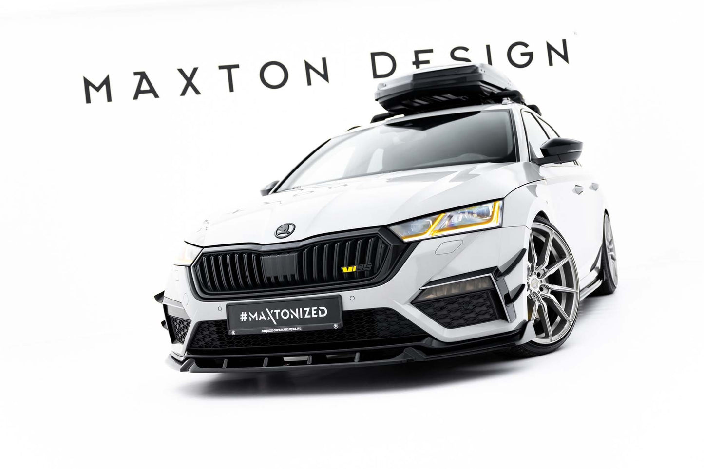 Maxton Design spoiler versiunea 5 pentru bara fata RS a Skoda Octavia Liftback si break (2020-2024), negru lac