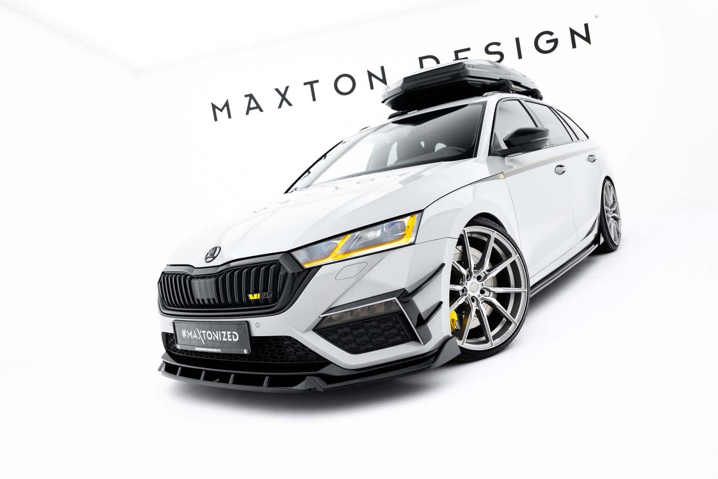 Maxton Design spoiler versiunea 5 pentru bara fata RS a Skoda Octavia Liftback si break (2020-2024), negru lac
