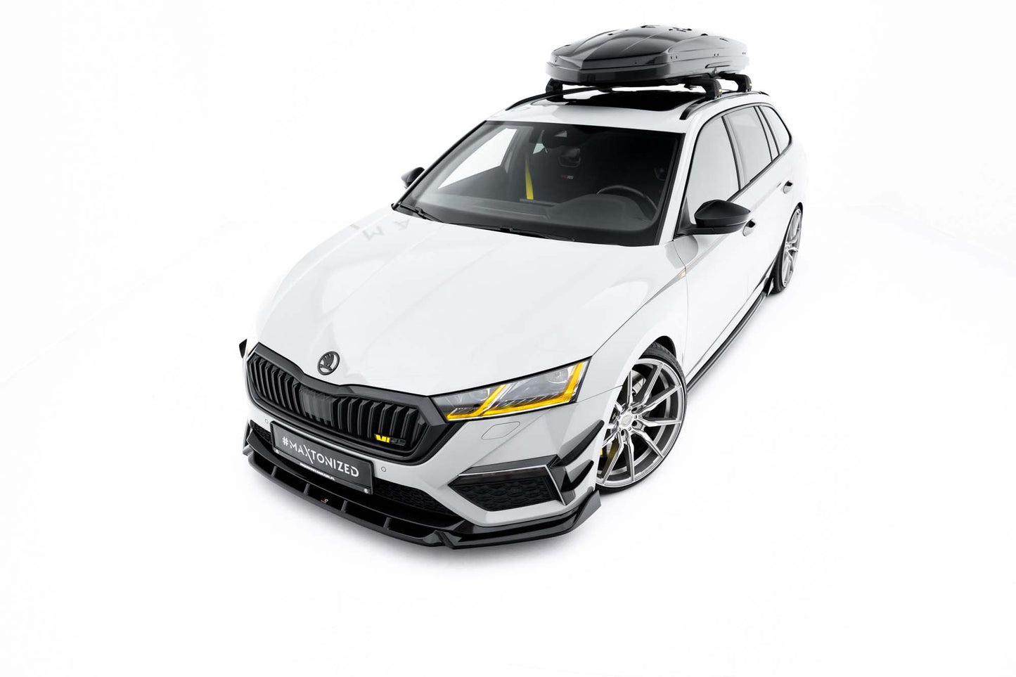 Maxton Design spoiler versiunea 5 pentru bara fata RS a Skoda Octavia Liftback si break (2020-2024), negru lac