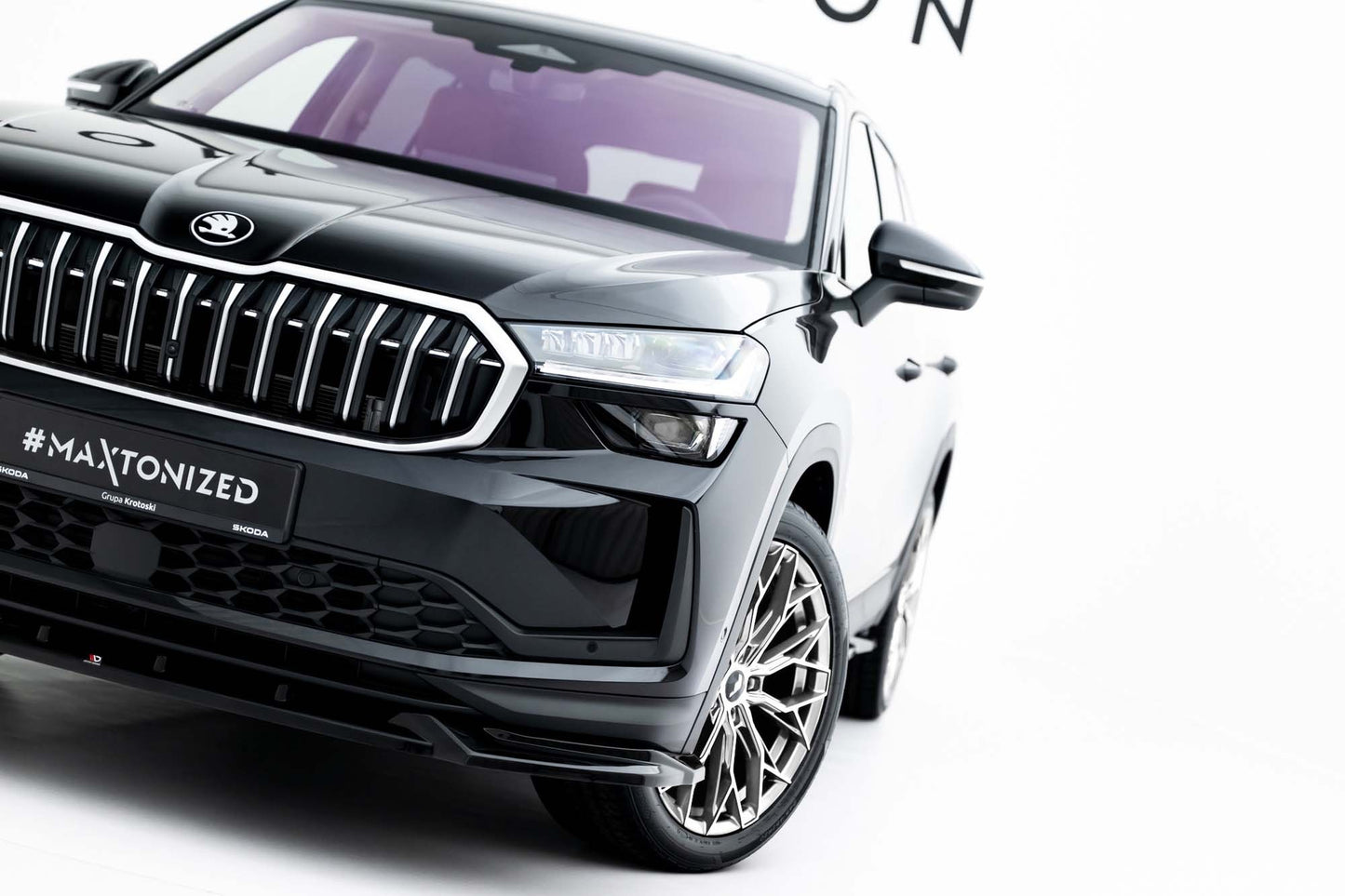 Maxton Design spoiler bara fata pentru Skoda Kodiaq (dupa 2024), negru lac