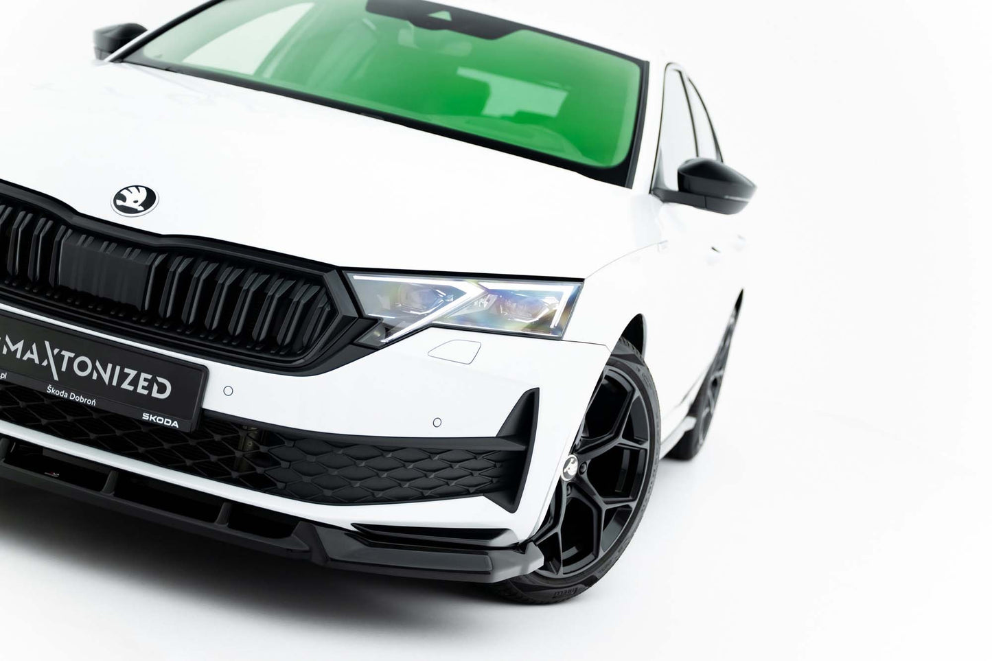 Maxton Design spoiler bara fata pentru Skoda Octavia Sportline Liftback si break (dupa 2024), negru lac