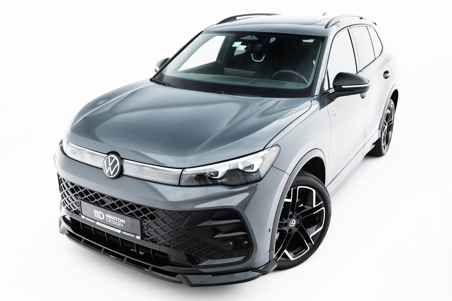 Spoiler Maxton Design versiunea 1 pentru bara fata R Line a Volkswagen Tiguan MK3 dupa 2024, negru lacuit