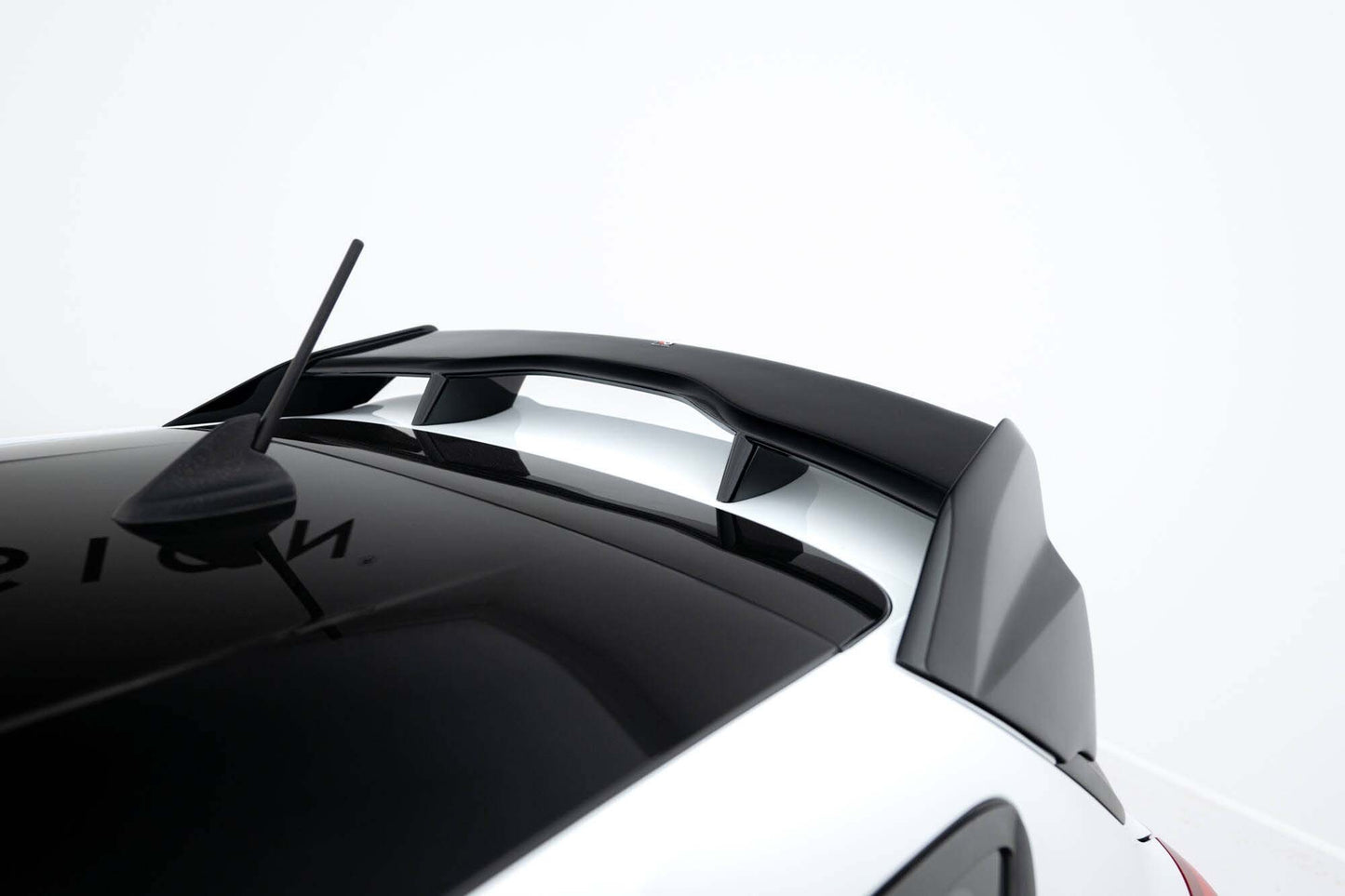 Maxton Design spoiler plafon pentru Ford Fiesta ST / ST‑Line (2017‑2024), negru lacuit