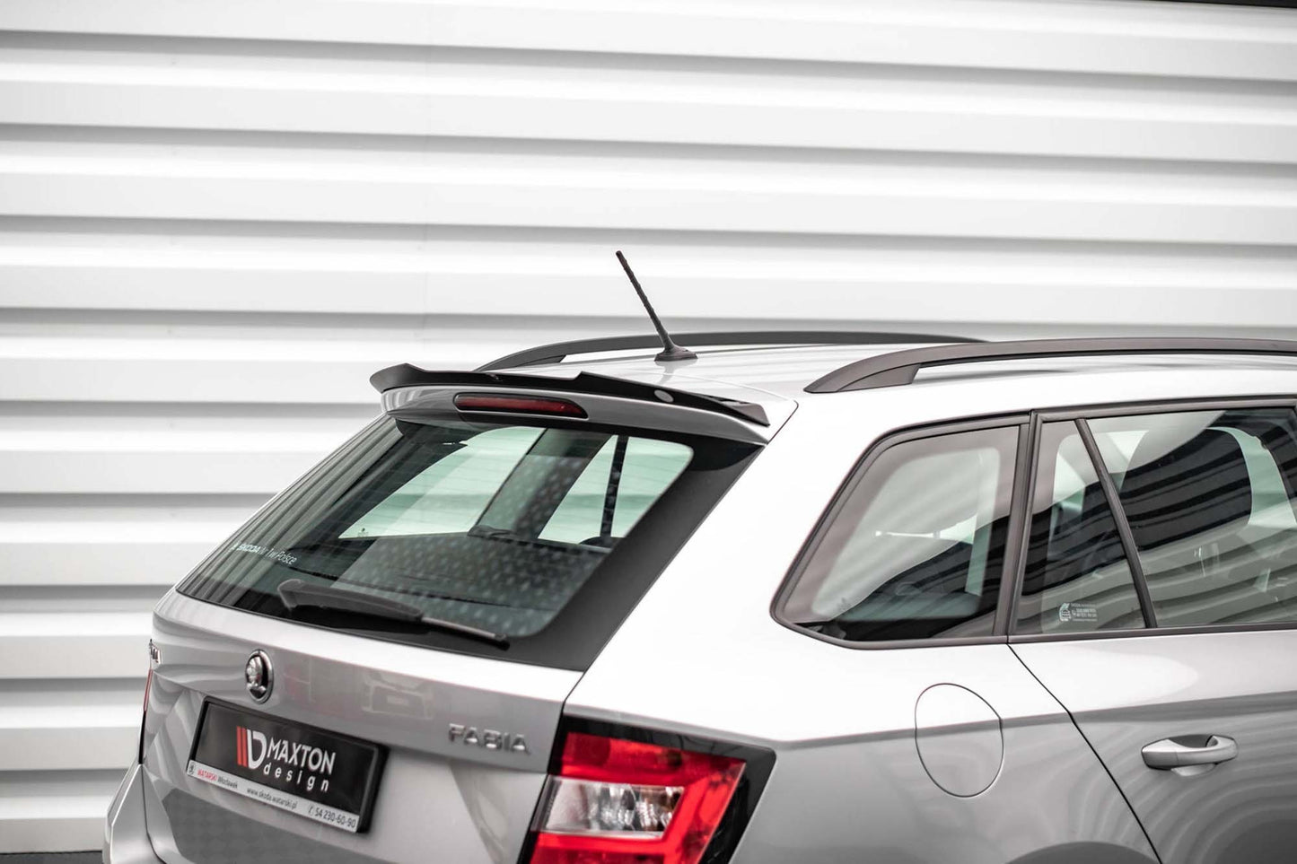Maxton Design spoiler plafon pentru Skoda Fabia Combi (după 2014), negru lucios