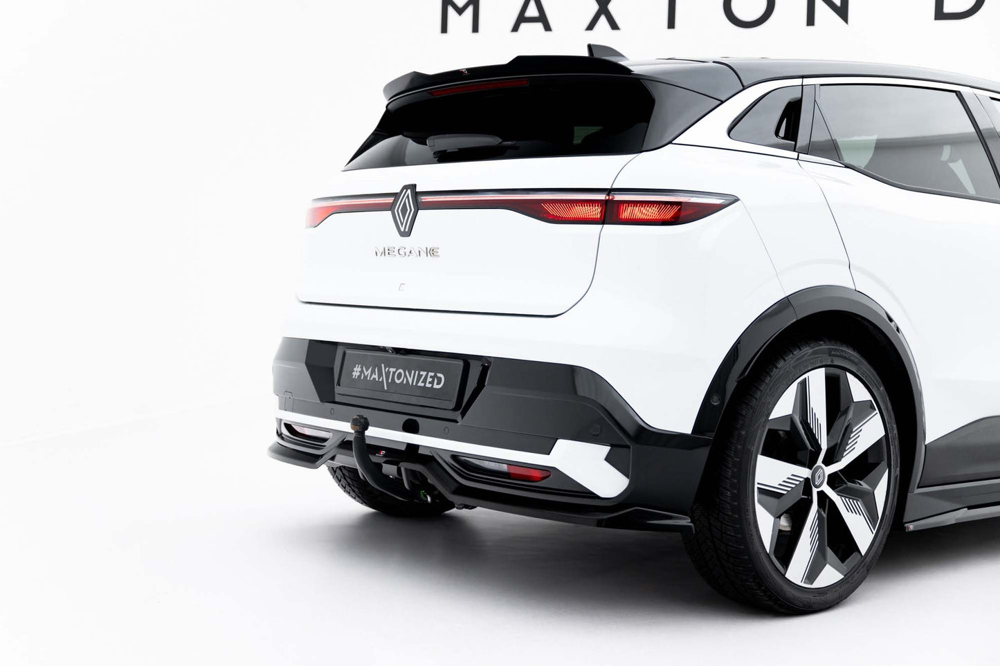 Maxton Design diffuser pentru Renault Megane E-Tech (2022+), negru lac