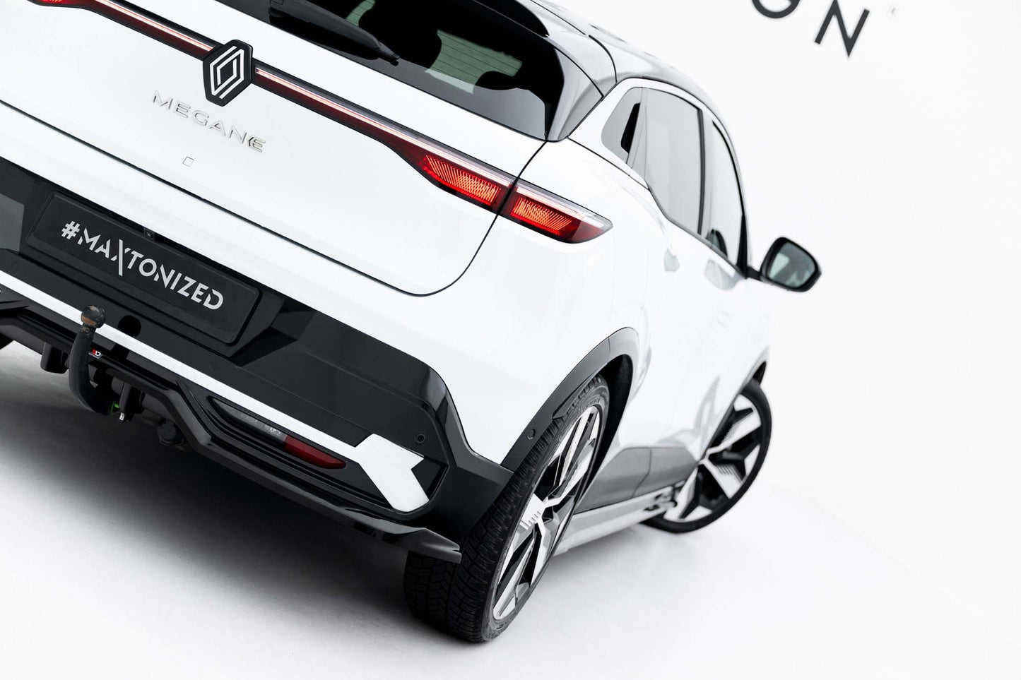 Maxton Design diffuser pentru Renault Megane E-Tech (2022+), negru lac