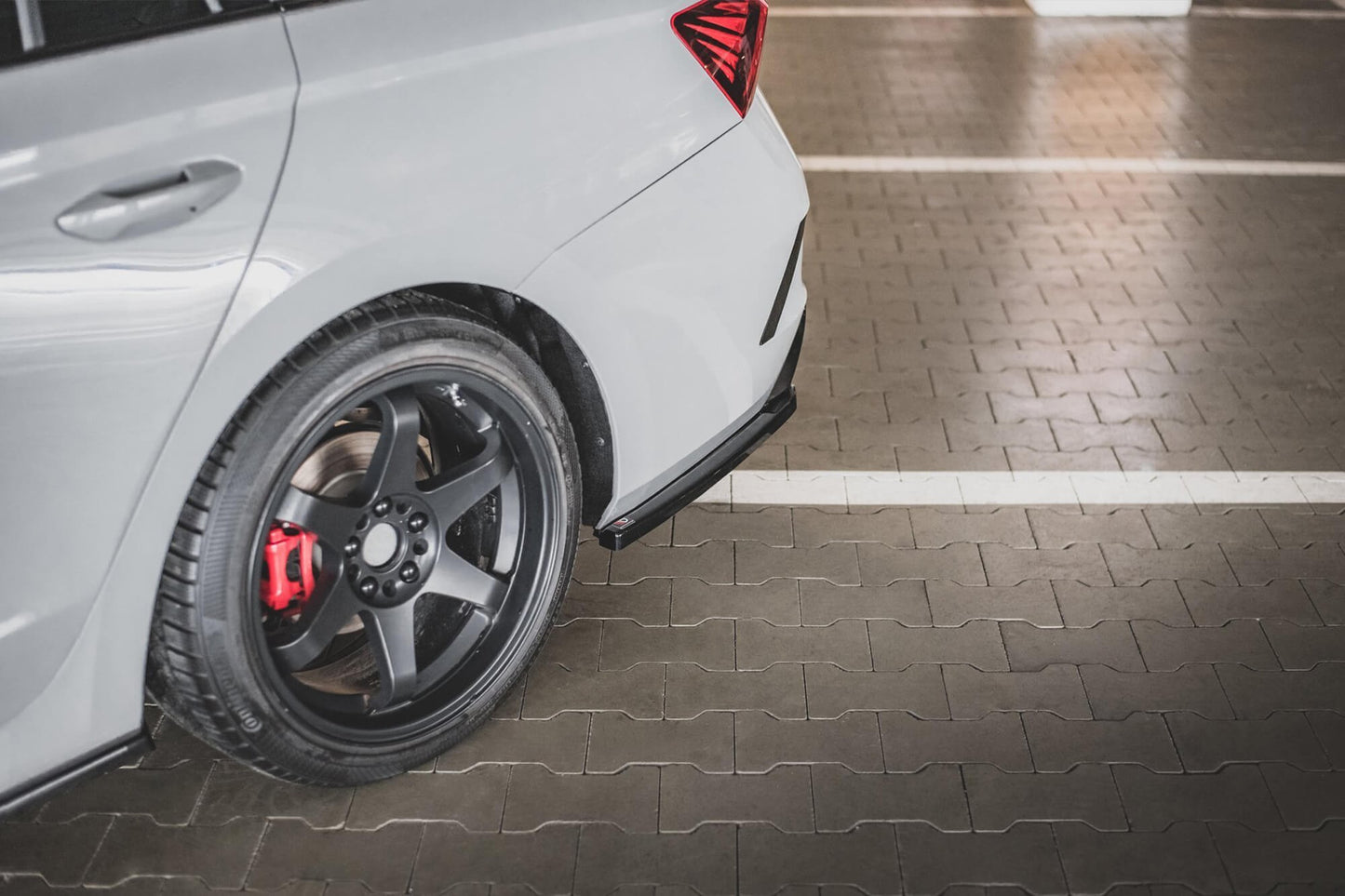 Extensii laterale Maxton Design versiunea 1 pentru bara spate RS a Skoda Octavia (dupa 2020), negru mat