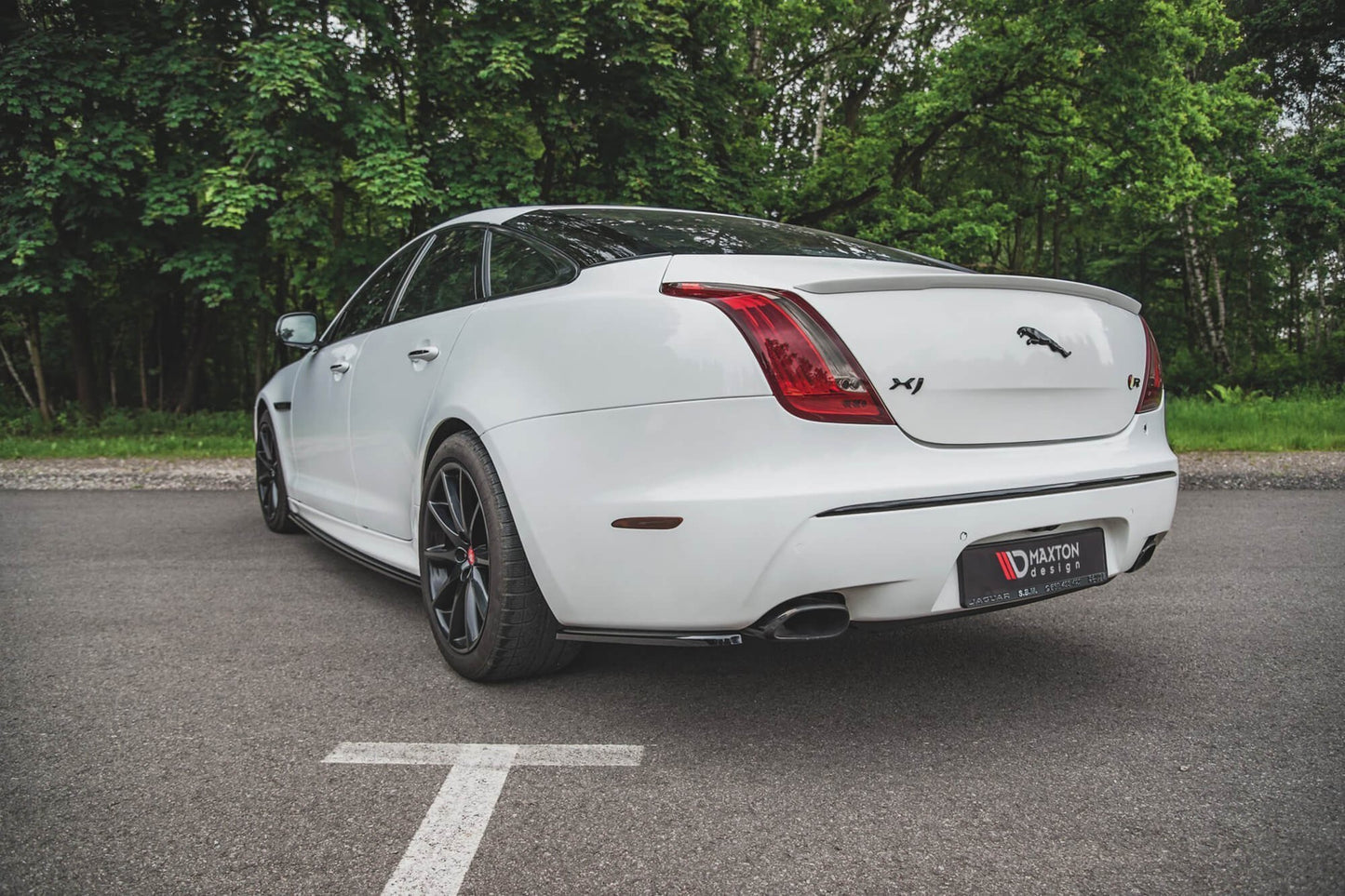 Praguri laterale Maxton Design pentru bara spate a Jaguar XJ X351 (2009-2019), negru lacuit