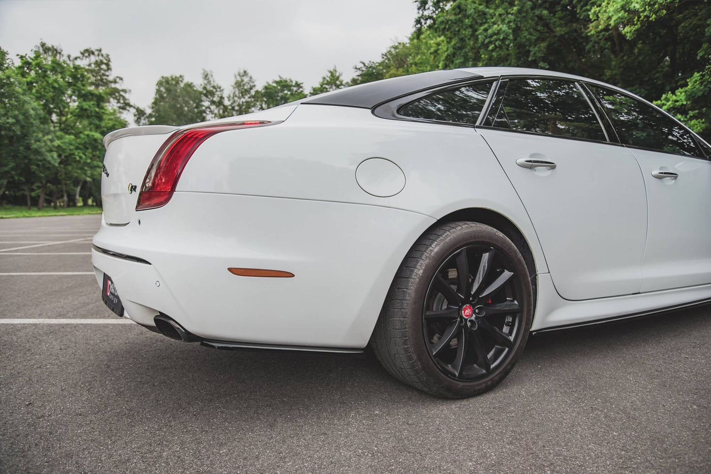 Extensii laterale Maxton Design pentru bara spate a Jaguar XJ X351 (2009-2019), negru mat