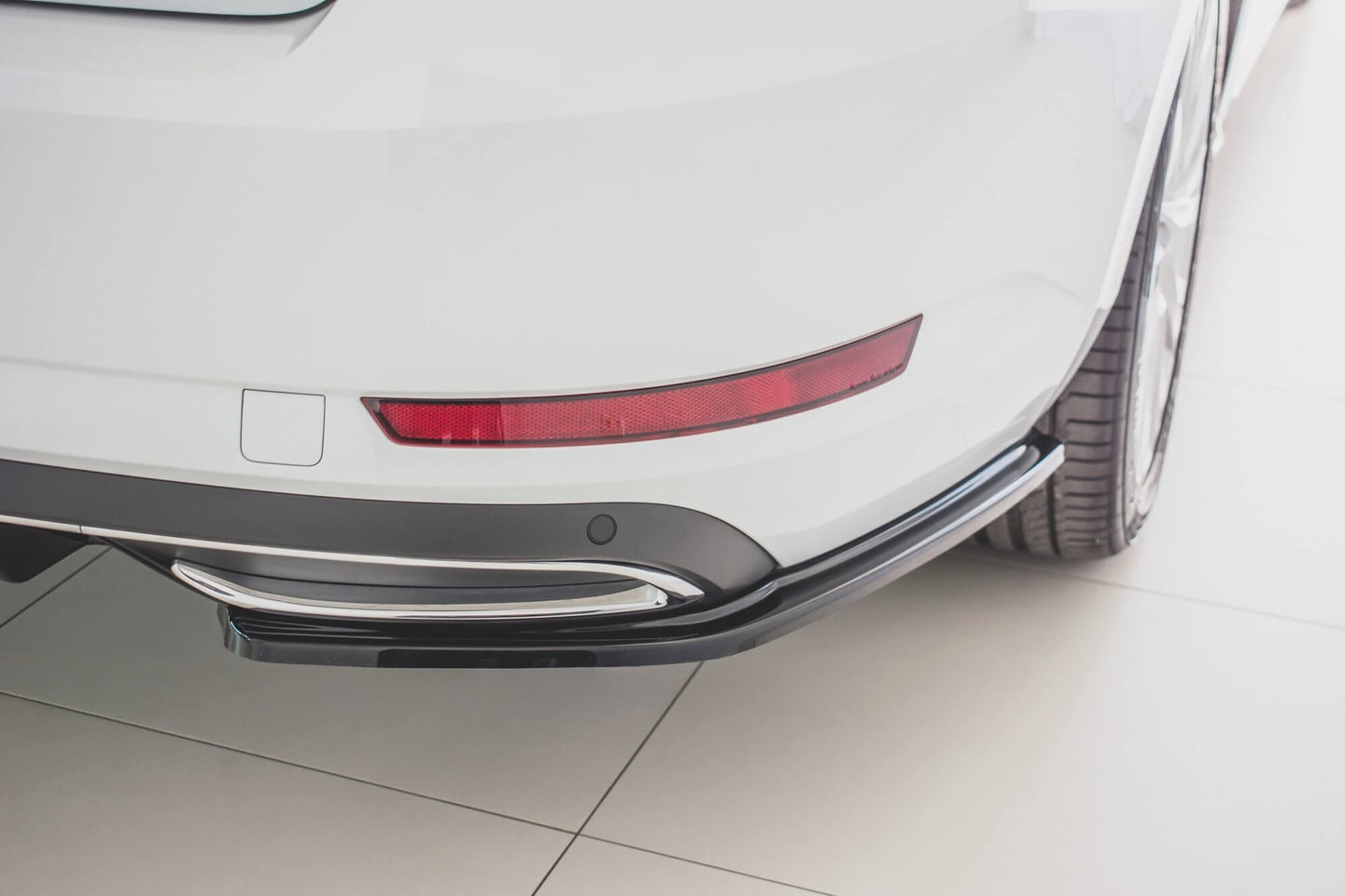 Maxton Design side extensions for Skoda Superb hatchback, break (station wagon) rear bumper after 2019, glossy black