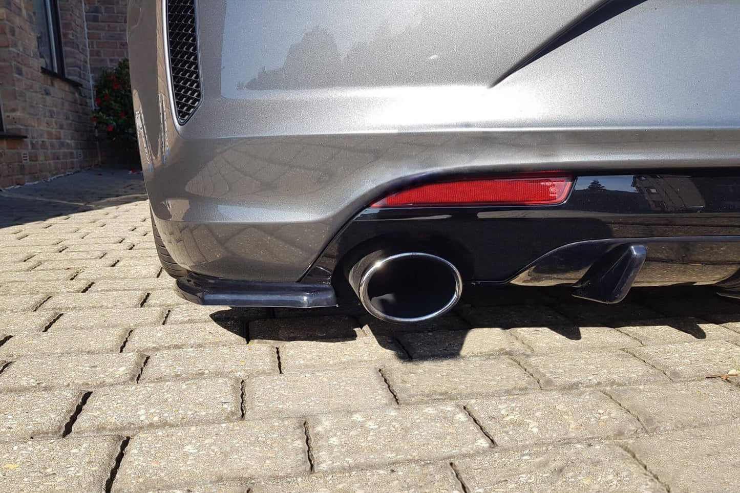Praguri laterale Maxton Design pentru bara spate R a Volkswagen Scirocco (2014-2017), culoare carbon