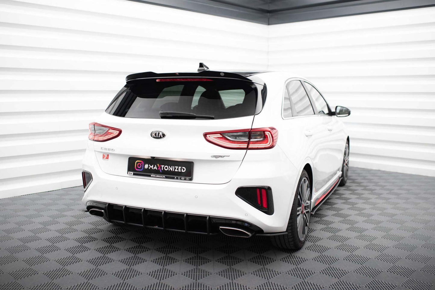 Extensii laterale Maxton Design tip Street Pro pentru bara spate Kia Ceed GT (2018-2022), negru mat