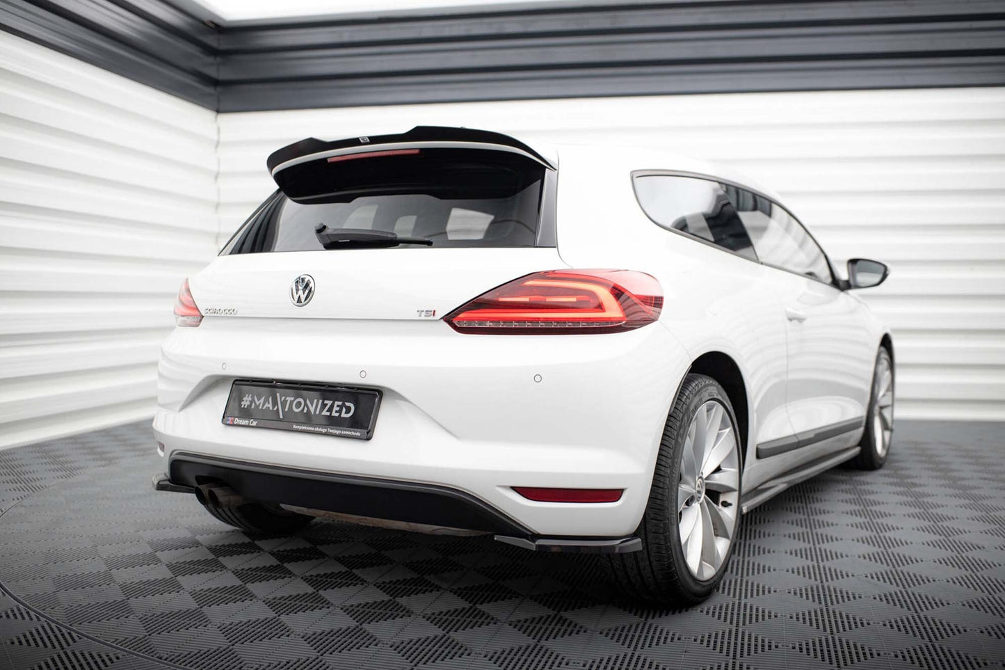 Extensii laterale Maxton Design versiunea 1 pentru bara spate a Volkswagen Scirocco (2014-2017), lac negru