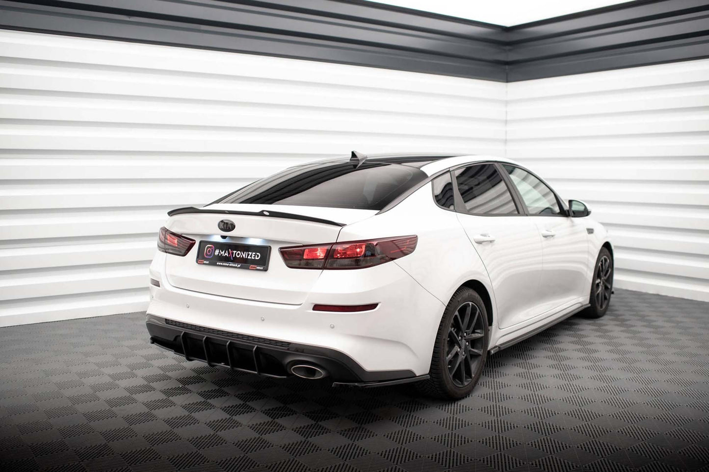 Maxton Design V2 pentru bara spate Kia Optima Mk4 (2018-2020) extensii laterale, negru lucios
