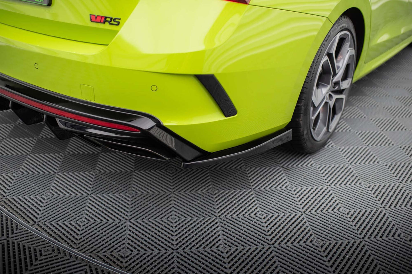 Extensii laterale Maxton Design versiunea 4 pentru bara spate a Skoda Octavia RS (dupa 2020), lac negru