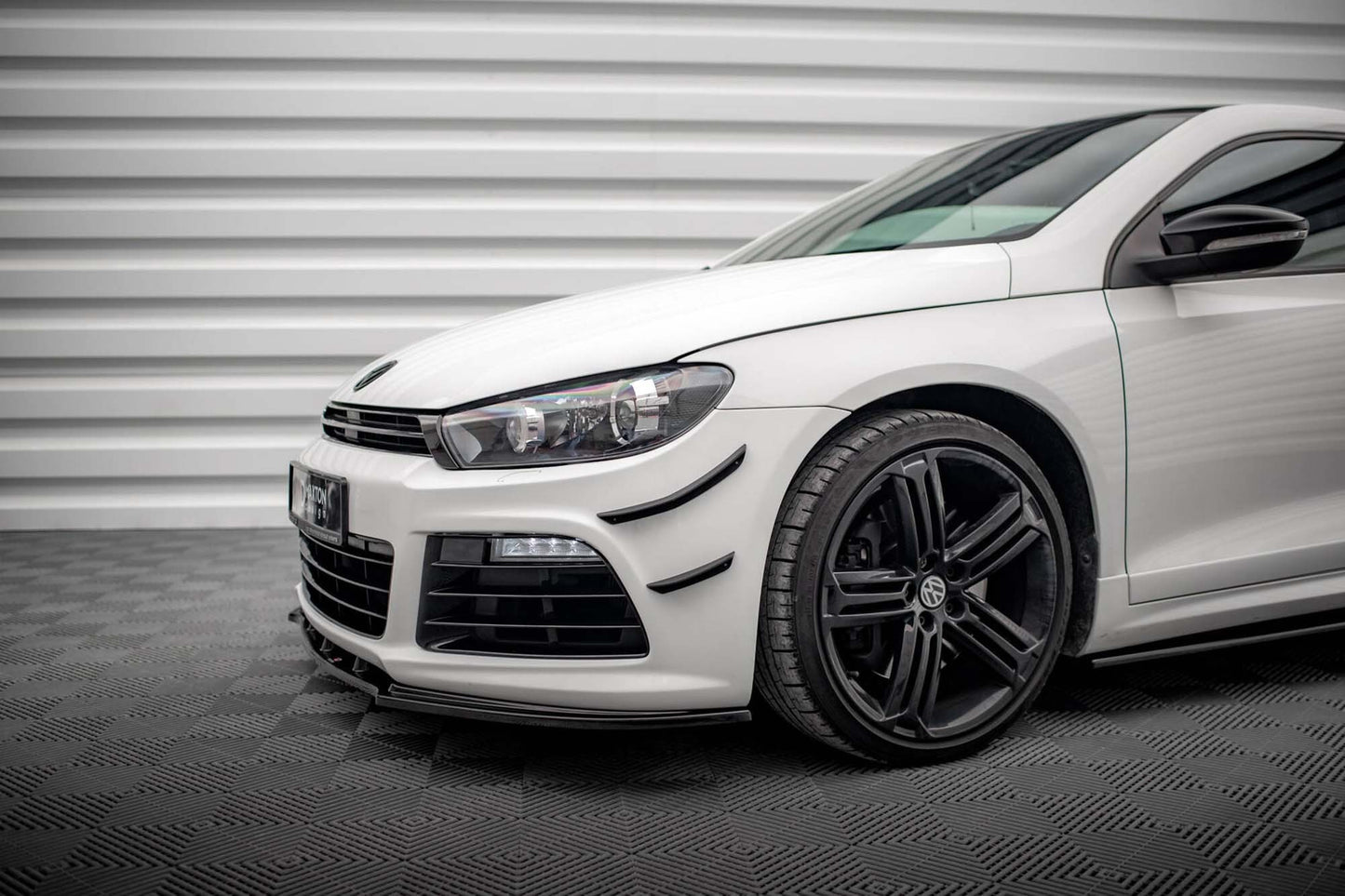 Praguri laterale Maxton Design pentru bara față a Volkswagen Scirocco R 2008-2014, negru mat