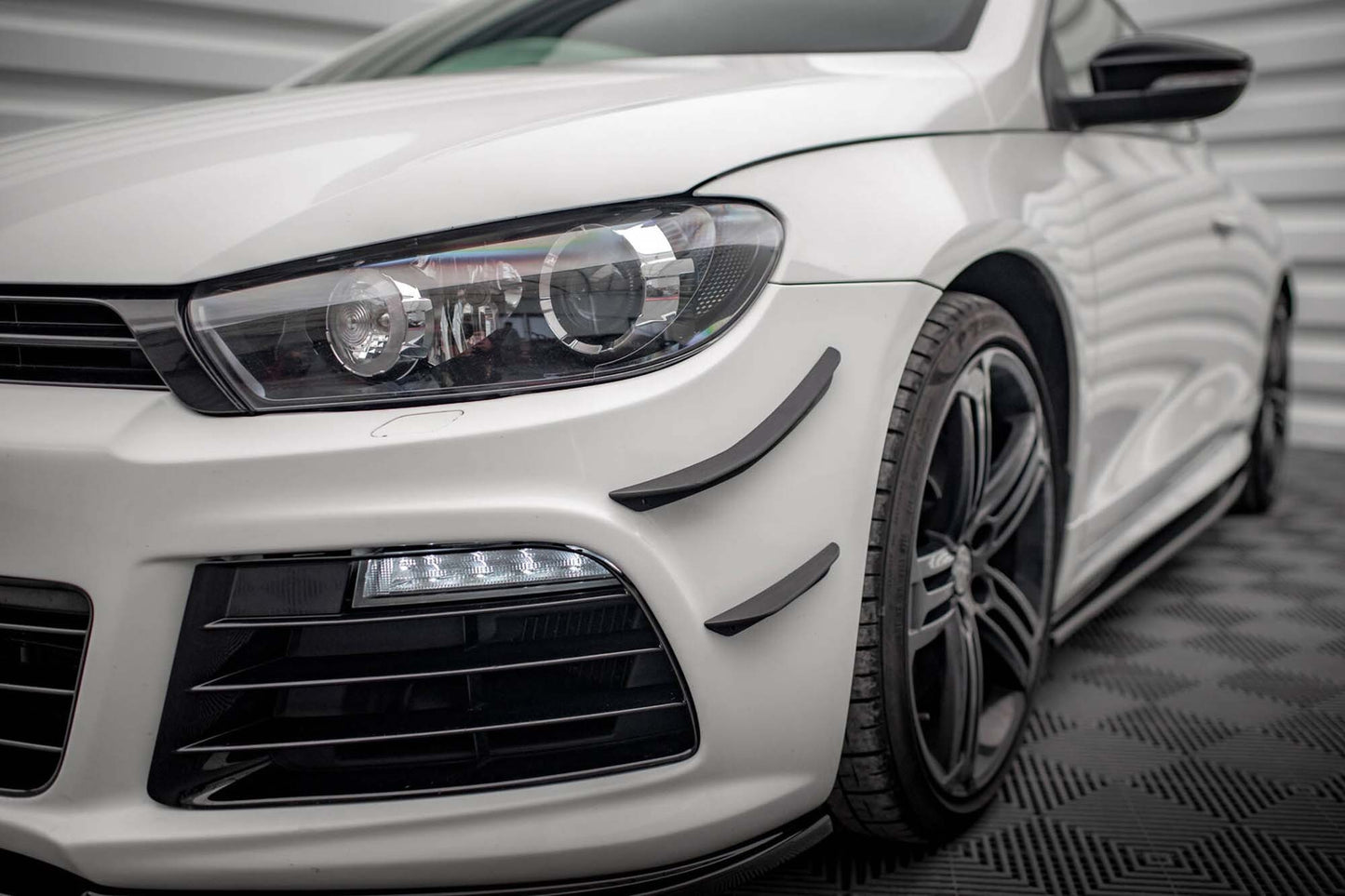 Praguri laterale Maxton Design pentru bara față a Volkswagen Scirocco R 2008-2014, negru mat