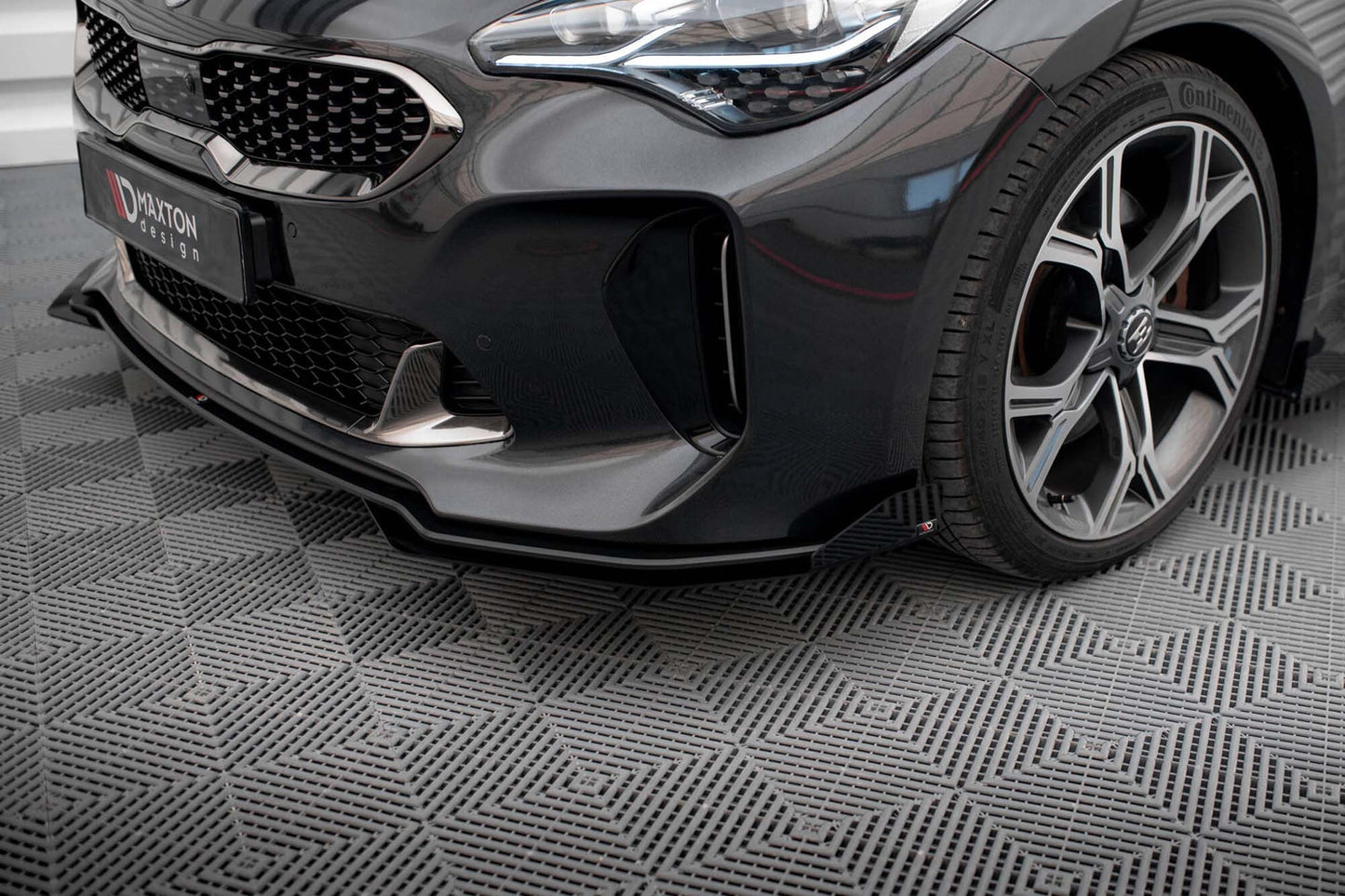 Maxton Design side skirts for the front bumper of the Kia Stinger GT, GT-Line, Standard (2017-2023), black lacquer