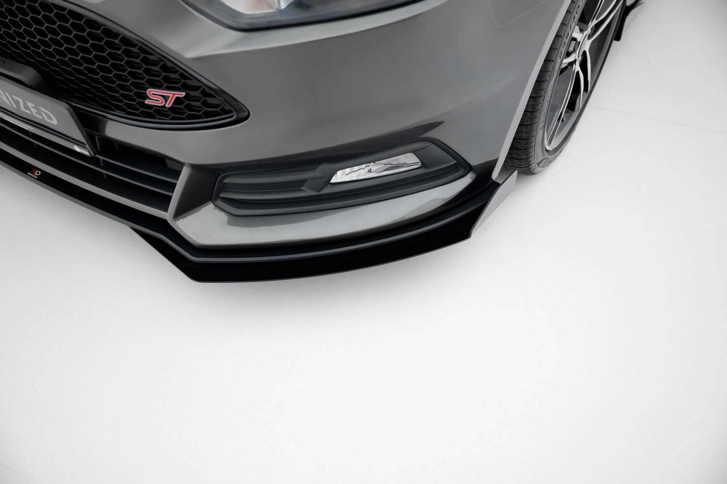 Extensii laterale Maxton Design pentru bara fata ST a Ford Focus (2015-2018), negru lucios