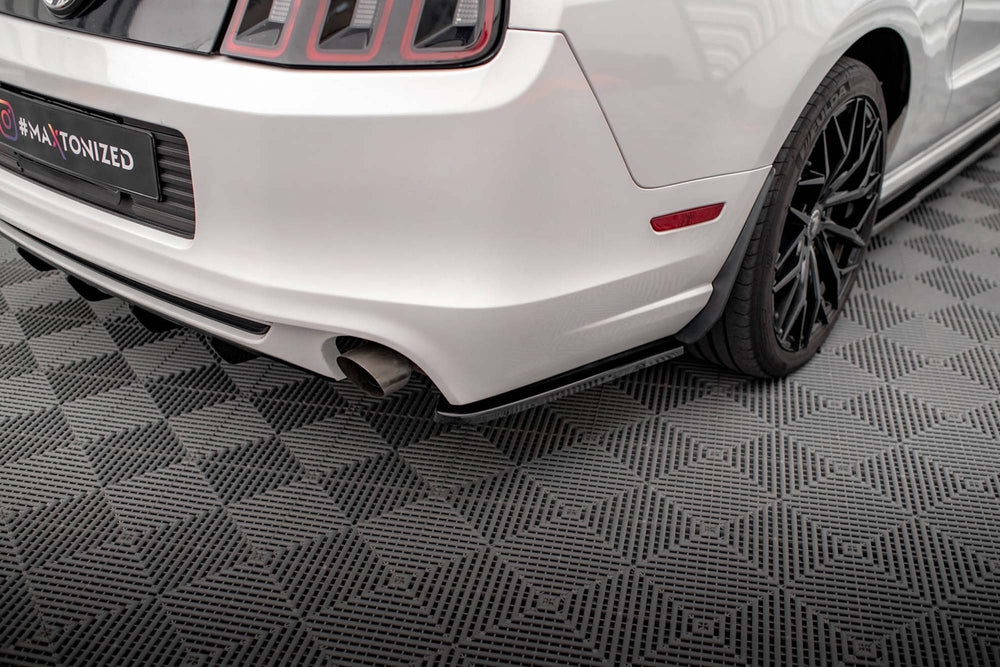 Praguri laterale Maxton Design pentru bara spate a Ford Mustang Mk5 (2009-2014), negru lucios