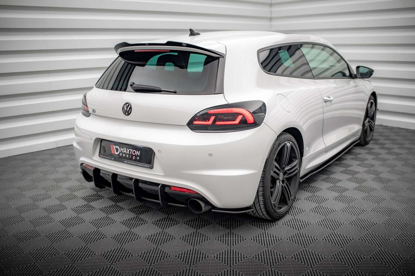 Ornamente laterale Maxton Design pentru bara spate a Volkswagen Scirocco R (2008-2014), negru mat