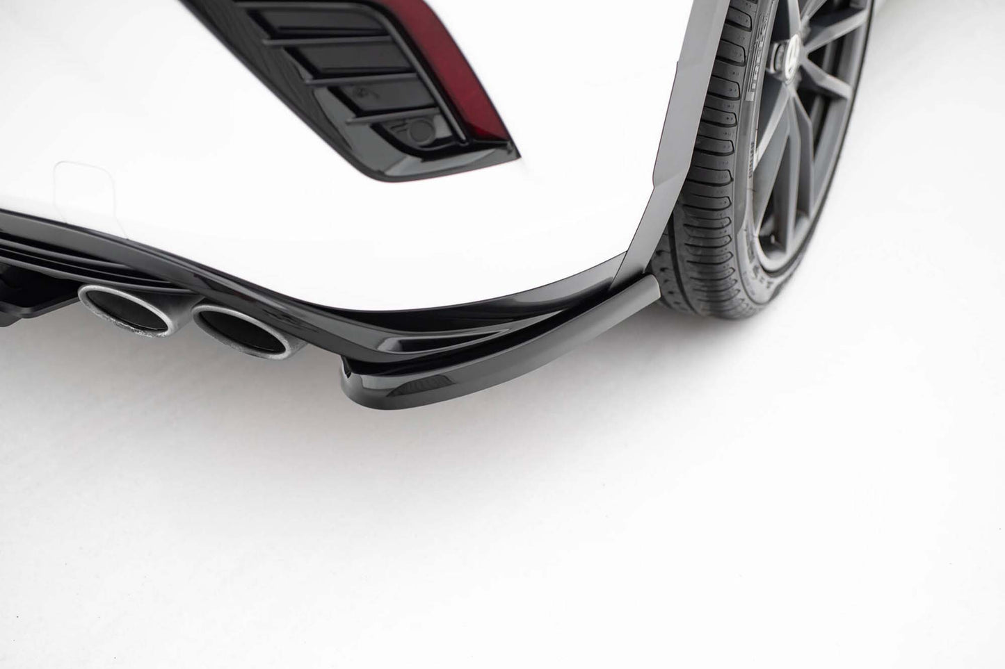 Insertii laterale pentru bara spate Maxton Design pentru Volkswagen T-Roc R (2017-2021), lac negru