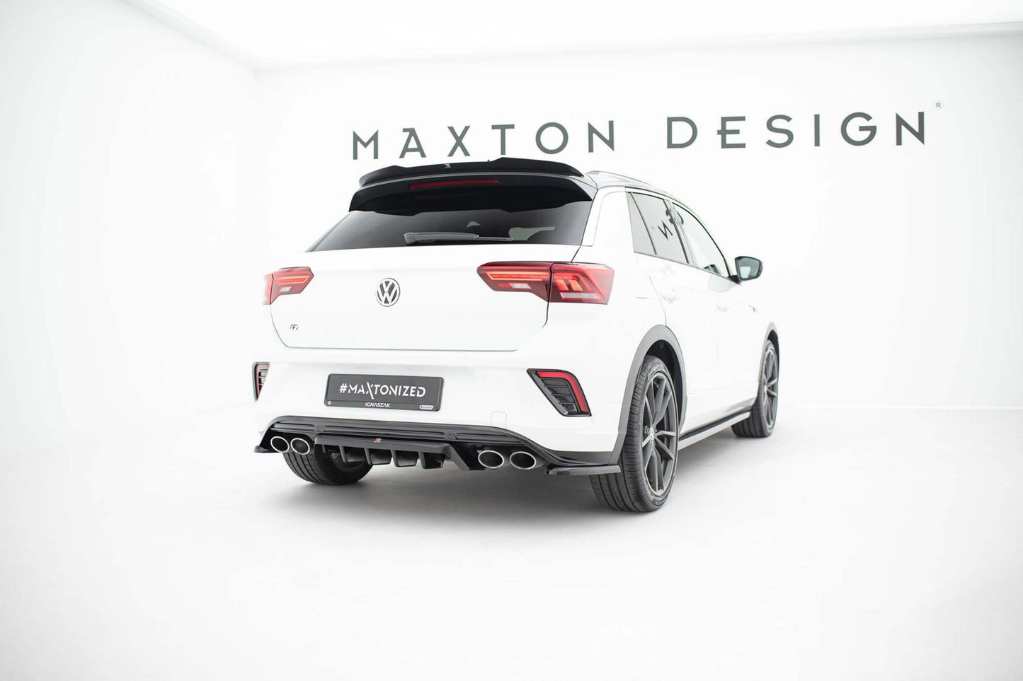 Insertii laterale pentru bara spate Maxton Design pentru Volkswagen T-Roc R (2017-2021), lac negru