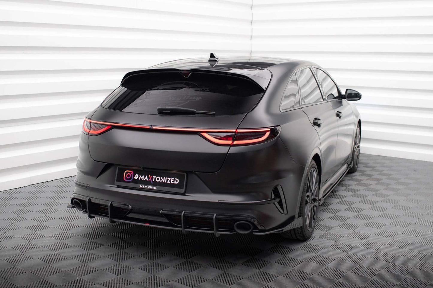 Maxton Design inserții laterale pentru bara spate a Kia Proceed GT (2022+), negru lucios