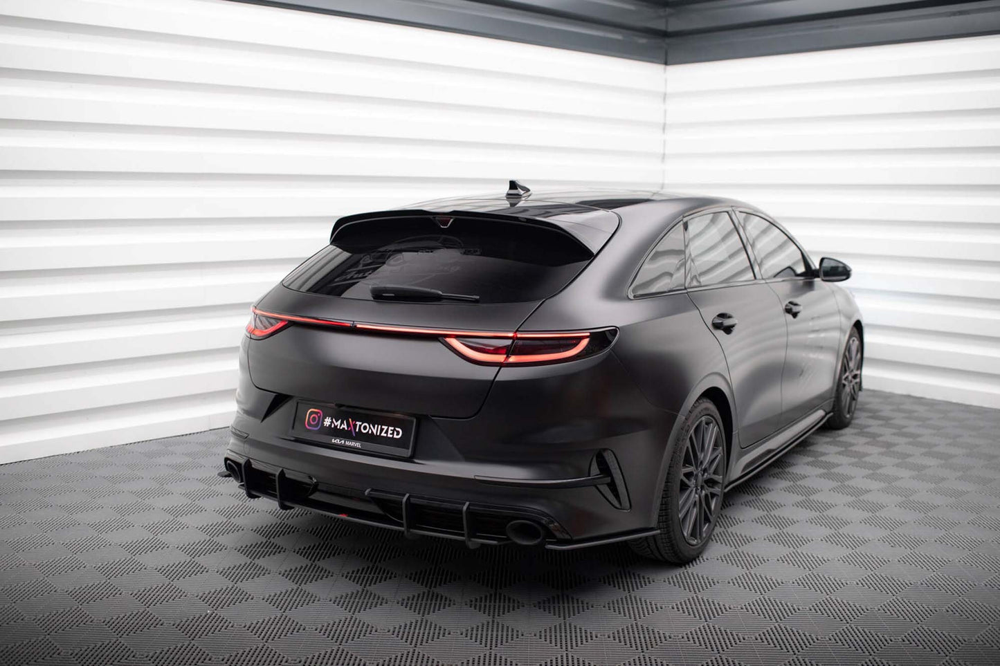 Inserții laterale Maxton Design pentru bara spate GT a Kia Pro Ceed (2022-), negru mat