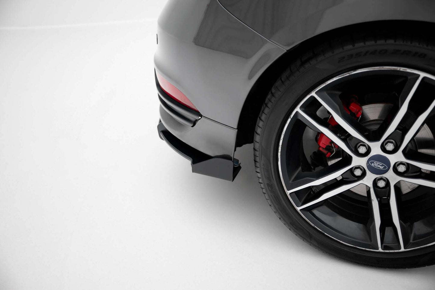 Insertii laterale Maxton Design pentru bara spate ST a Ford Focus (2015-2018), negru lucios