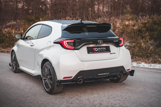 Extensii laterale cu aripioare Maxton Design versiunea 2 pentru bara spate GR a Toyota Yaris (dupa 2020), negru lucios